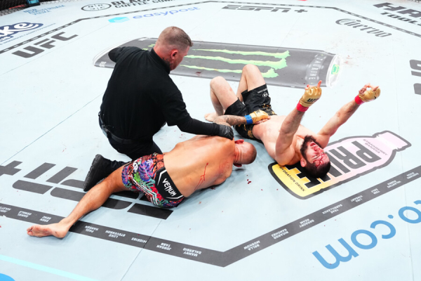 Махачева сбросили с вершины. В UFC наплевали на заслуги россиянина