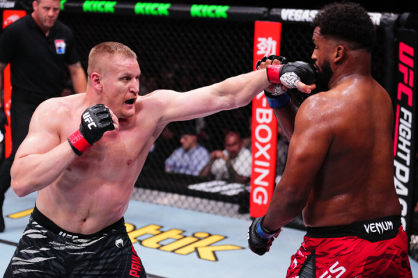 Скучнейшая победа россиянина в UFC. Так до титула не добраться