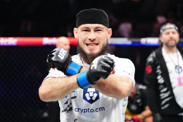 Россиянин за несколько секунд уничтожил соперника в UFC. Красиво заткнул хейтеров!
