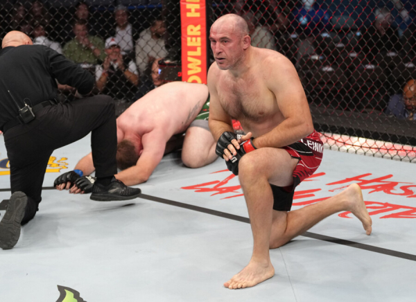 Легенда UFC из России возвращается в клетку. Может, не надо?