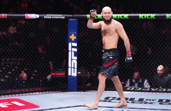 UFC внезапно избавился от непобежденного в лиге россиянина. Максимально мутная история