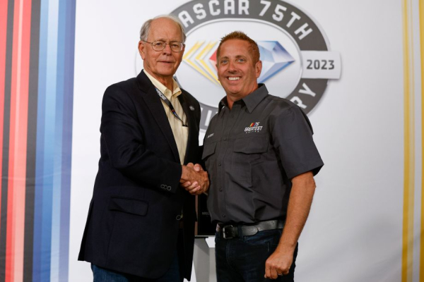 В авиакатастрофе в США погибли экс-пилот NASCAR Грег Биффл и его семья