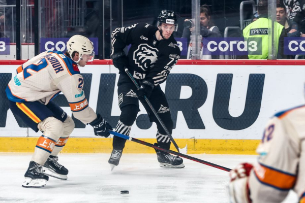 Интервью с защитником Шанхая Уайаттом Калинюком, почему его обменяли из Ак Барса и Салавата Юлаева, что думает о Жераре Галлане