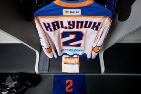 Интервью с защитником Шанхая Уайаттом Калинюком, почему его обменяли из Ак Барса и Салавата Юлаева, что думает о Жераре Галлане